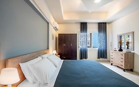 Townhall Apartment'S